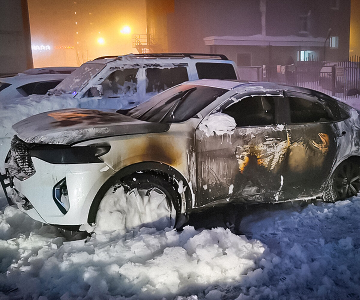 Сгоревший автомобиль HAVAL F7x в г. Ханты-Мансийске фото: motor.ru