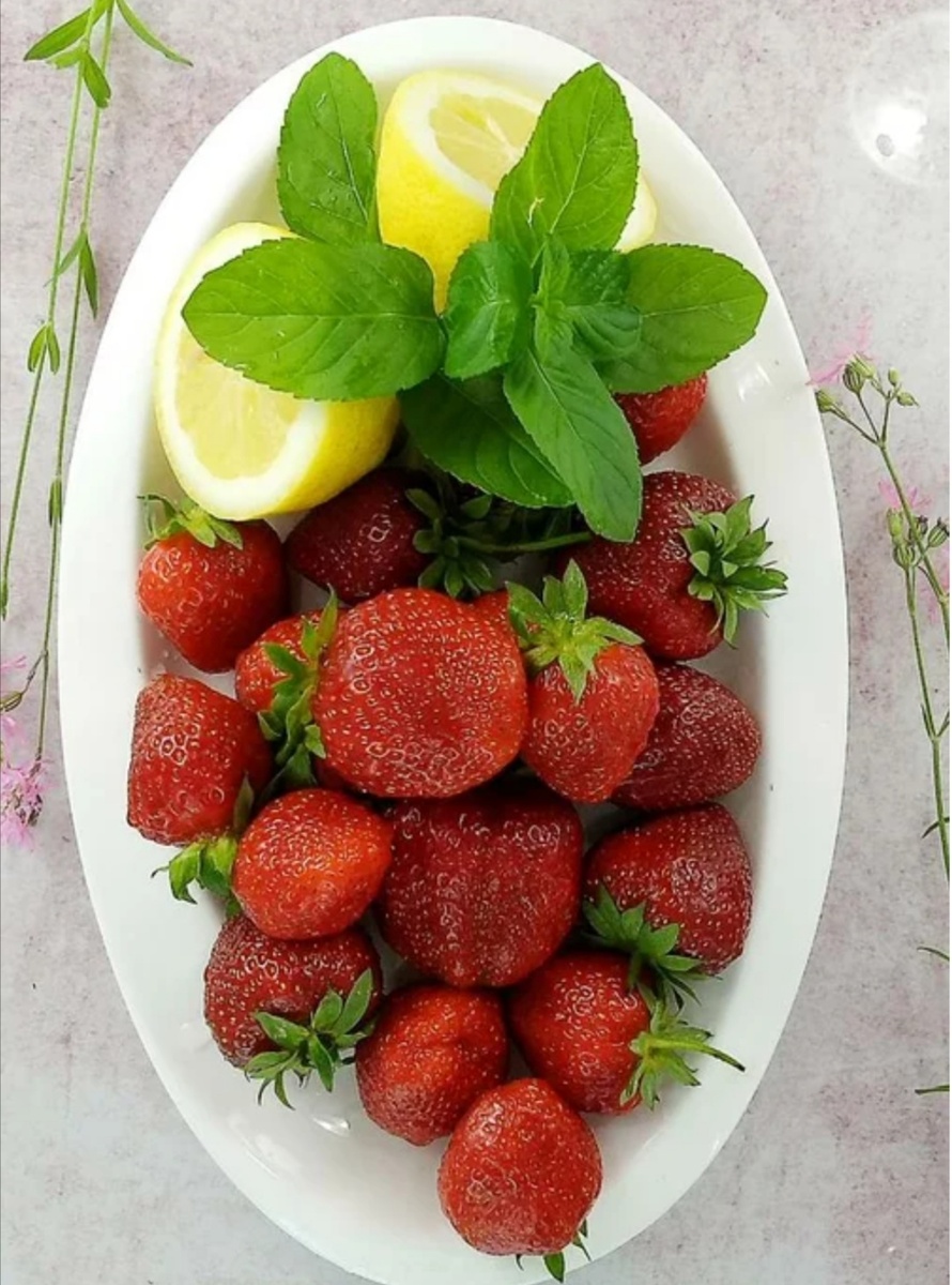 Добавьте к клубнике мятно-цитрусовую нотку