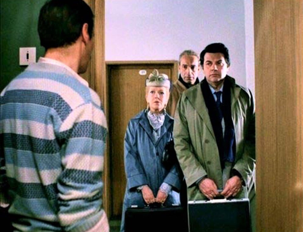 коллеги Филимонова (Ольга Волкова, Валентин Гафт, Александр Ширвиндт) - кадр из фильма