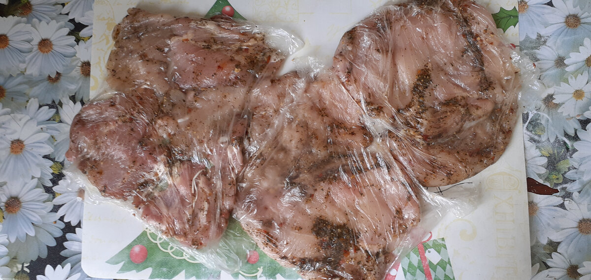 Отбитая со специями куриная грудка