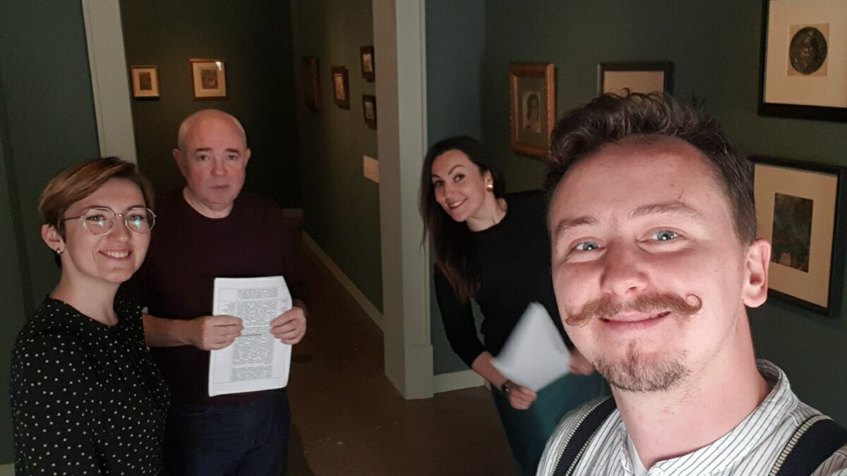 На фото слева направо: Александра Исаева — куратор инклюзивных программ; Виктор Паленный и Татьяна Трофимова — ведущие в фильме; Николай Ефутин — куратор проекта, заместитель директора организации «Языки без границ»