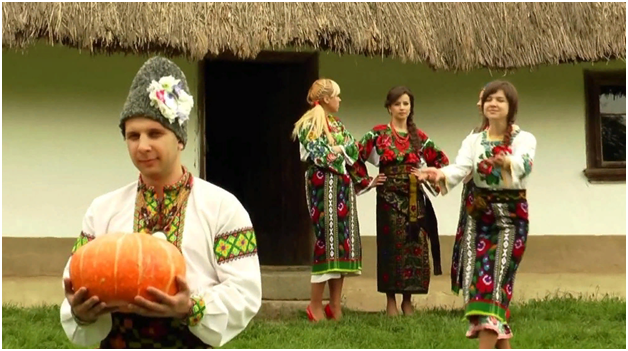 Сватовство на Украине, такие же обычаи существовали и у казаков. Фото взято из открытых источников