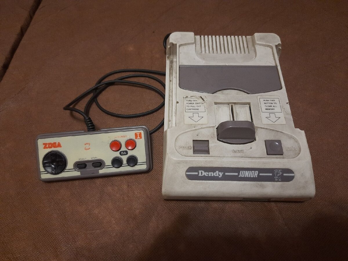 Моя потрепанная, но рабочая Dendy) 