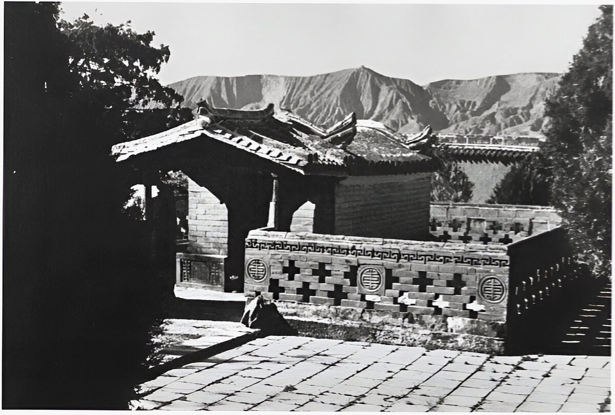 A gongbei (Sufi saint’s tomb) at Pingliang, Gansu