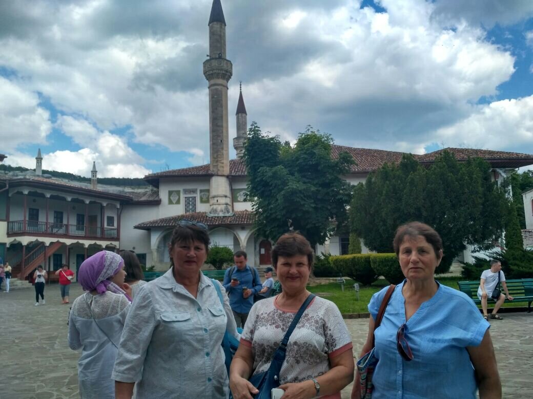 Я (Татьяна), Татьяна из Краснодара и моя сестра Тамара в Бахчисарае. Пять лет назад. Красота! Крым...