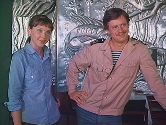 Наталья Казначеева и Вадим Андреев в фильме "У матросов нет вопросов" 