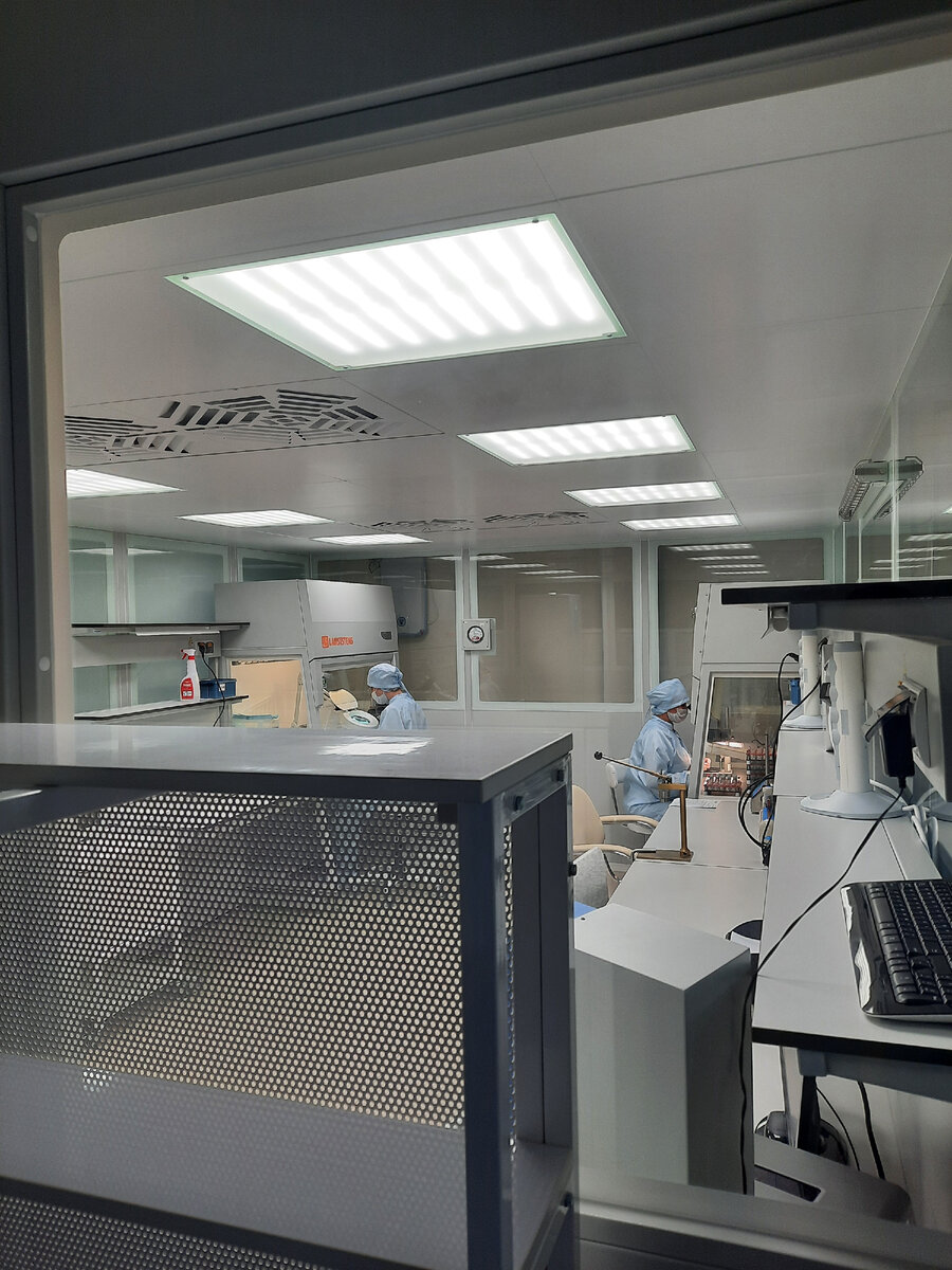 "Чистая зона" компании "Латан". Стерильное помещение, попасть туда стороннему человеку невозможно. 