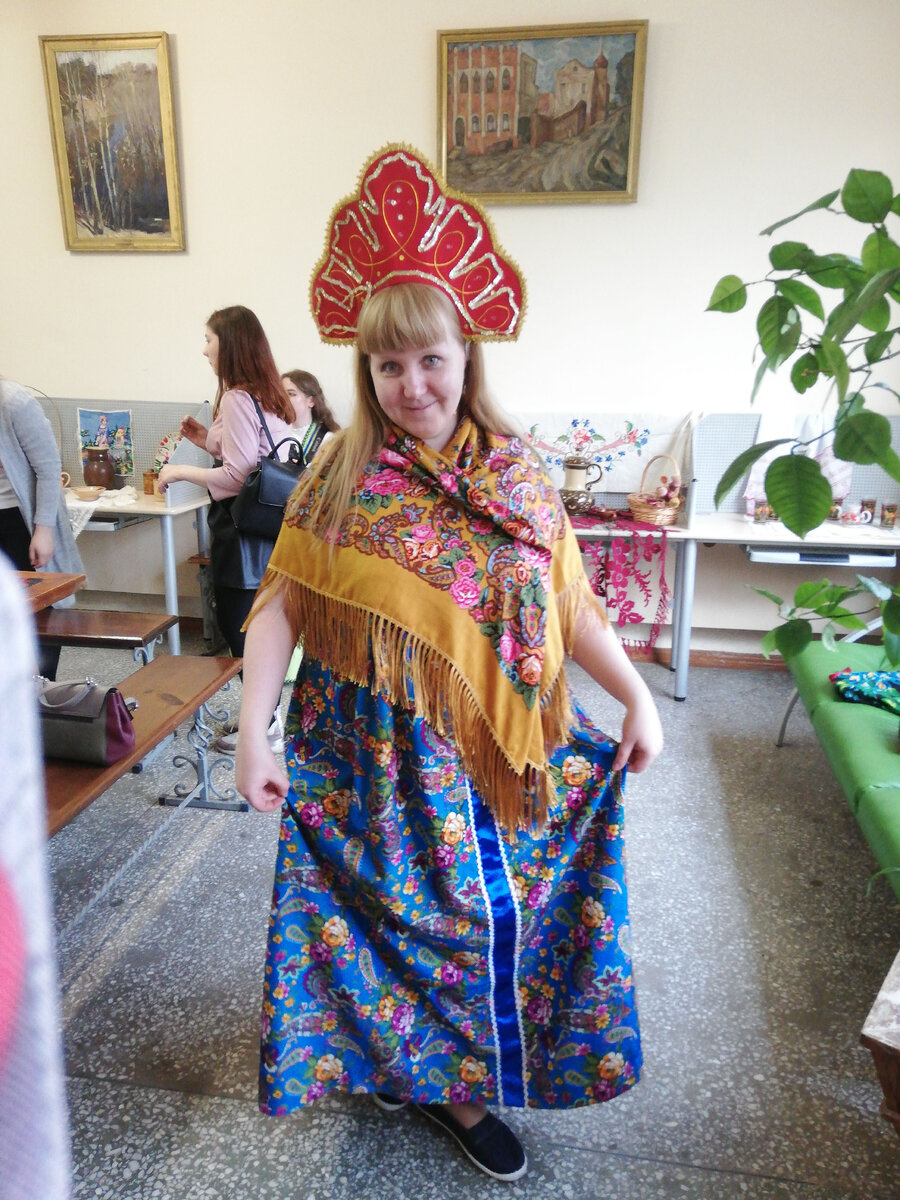 Меня хлебом не корми, а дай примерить наряды) 