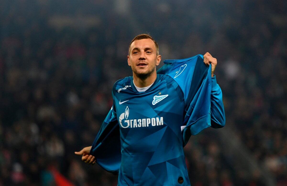 https://i.trbna.com/preset/wysiwyg/c/64/8355e2ce411eb8d19c9945a5493a4.jpeg  Российский футболист, нападающий петербургского «Зенита». Лучший бомбардир в истории чемпионатов России. Лучший бомбардир в истории сборной России по футболу.