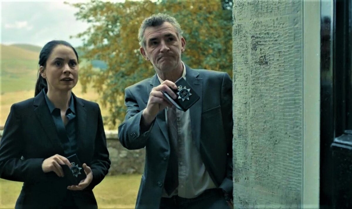 Скриншот из сериала "One of Us".