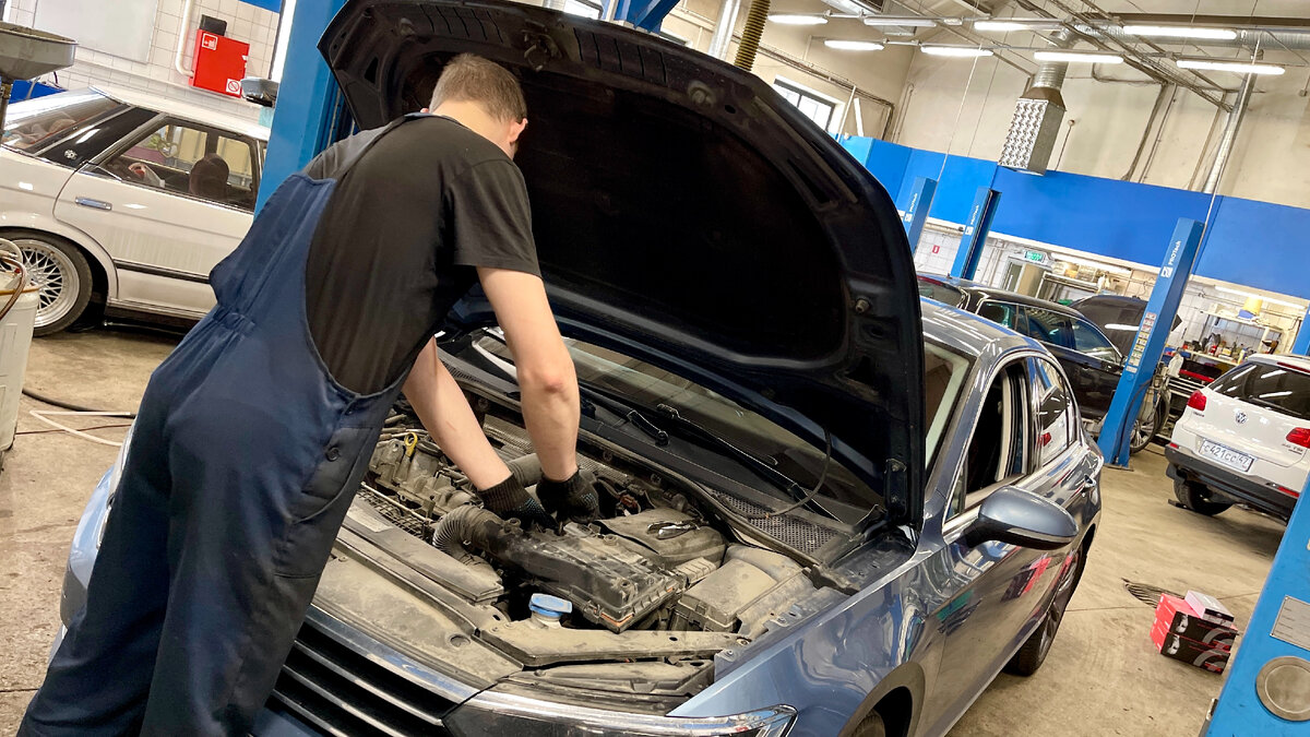 Владелец этого Пассата привез все необходимое с собой. К слову сказать, это были проверенные годами бренды. На машине не экономили. Но так бывает, к сожалению, не всегда.