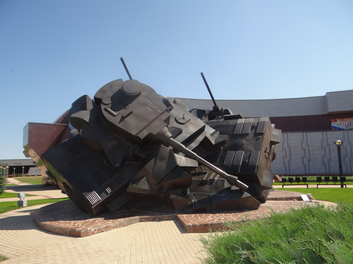 на входе инсталляция...