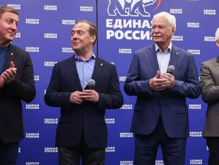 "Единая Россия" уверенно выиграла все выборы в законодательные собрания и городские думы. 