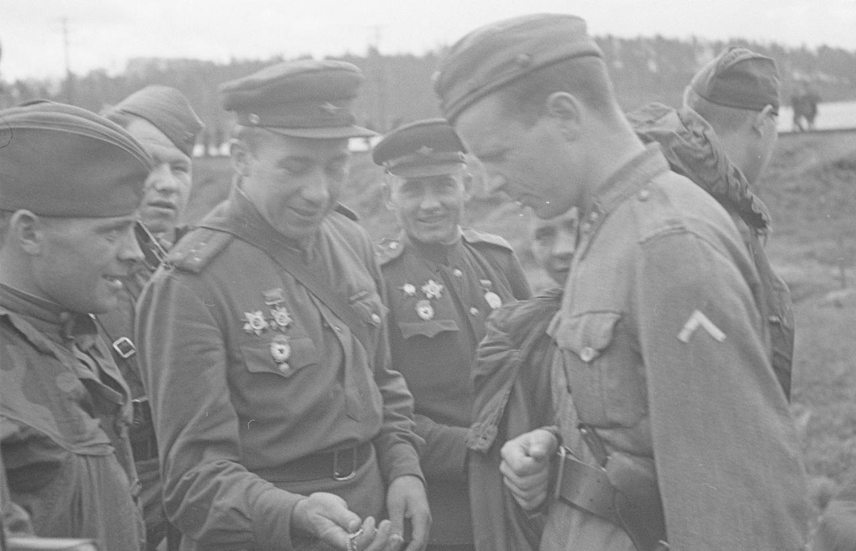 Яссо-кишиневская наступательная операция 1944г. Освобождение киева 1943. Фирма вальдхоф финляндия построенная немцами в 220 веке. Ясско-кишинёвская операция 1944. Пленные финские солдаты 1944.