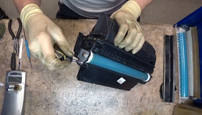 Фото 27. Устанавливаем ракель обратно