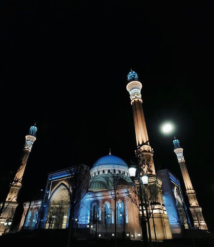 📍 Мечеть Гордость Мусульман в Шали, самая большая мечеть в Европе. Шедевр исламской архитектуры.