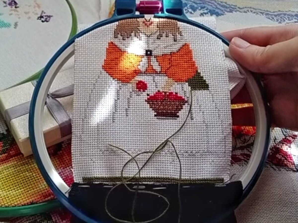 Bewitching Trio (ведьмочек с яблоками), The Needle's Notion