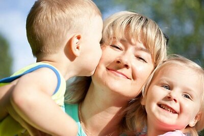    Мать с детьми © Telegram-канал Сергея Собянина