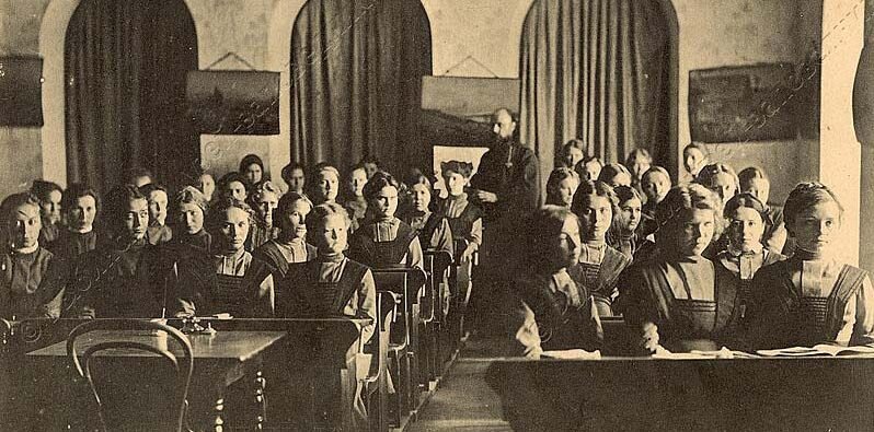 класс Мариинской женской гимназии Рыбинска