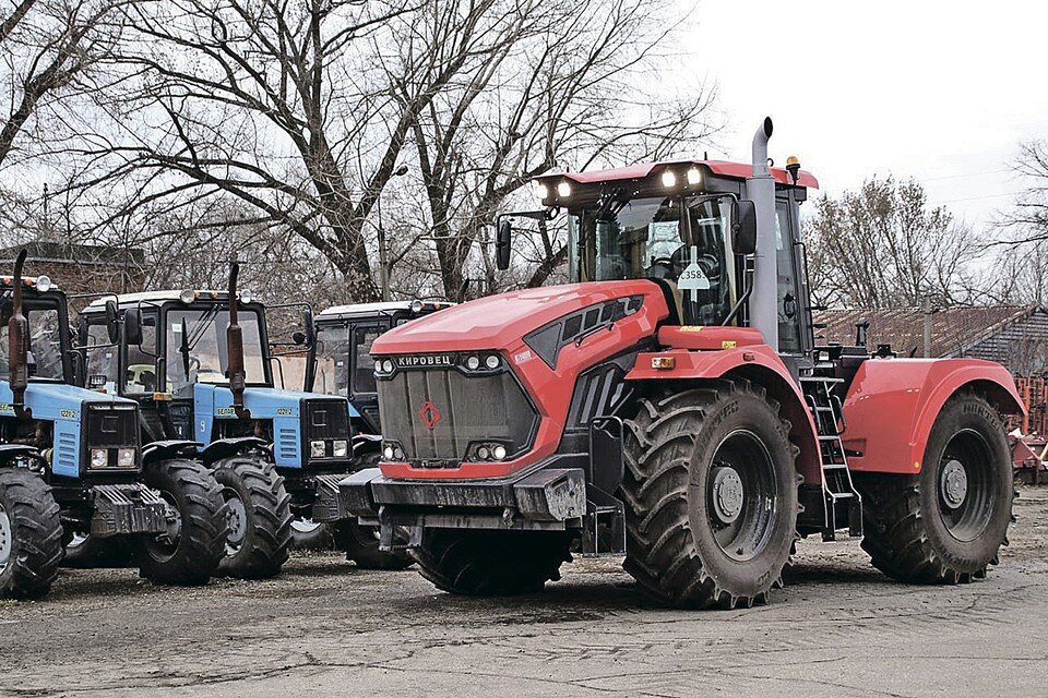     Аграрии получили в лизинг трактора пятого класса мощностью 420 лошадиных сил. Фото: МинСХиП ЛНР