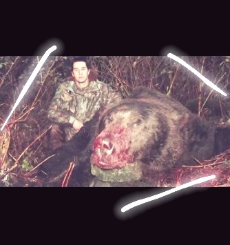 Самый крупный медведь гризли который когда-либо был задокументирован был убит на Аляске с сотрудником лесной службы США.