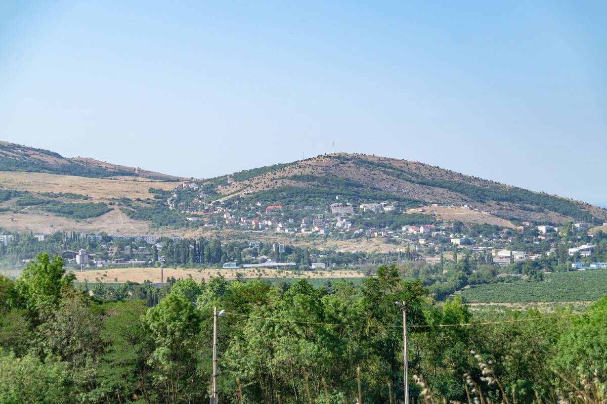 1. Вид на северную часть Балаклавы с дороги вблизи ресторана "Шайба".