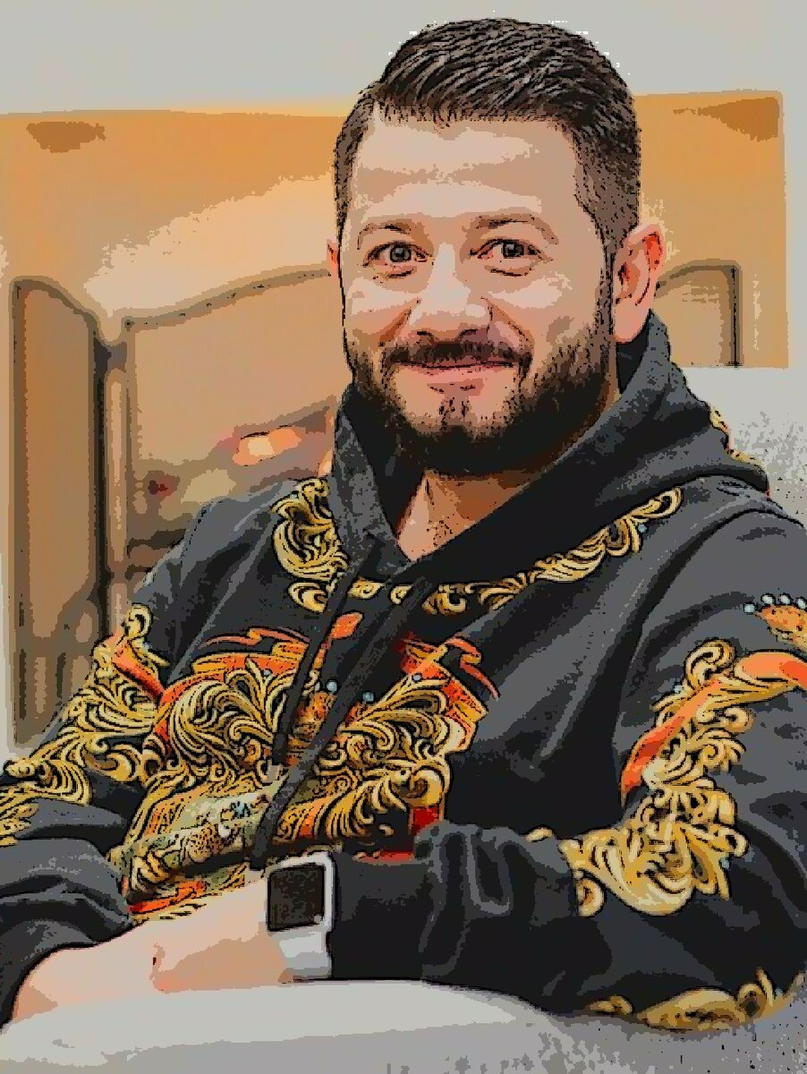 Михаил Галустян
