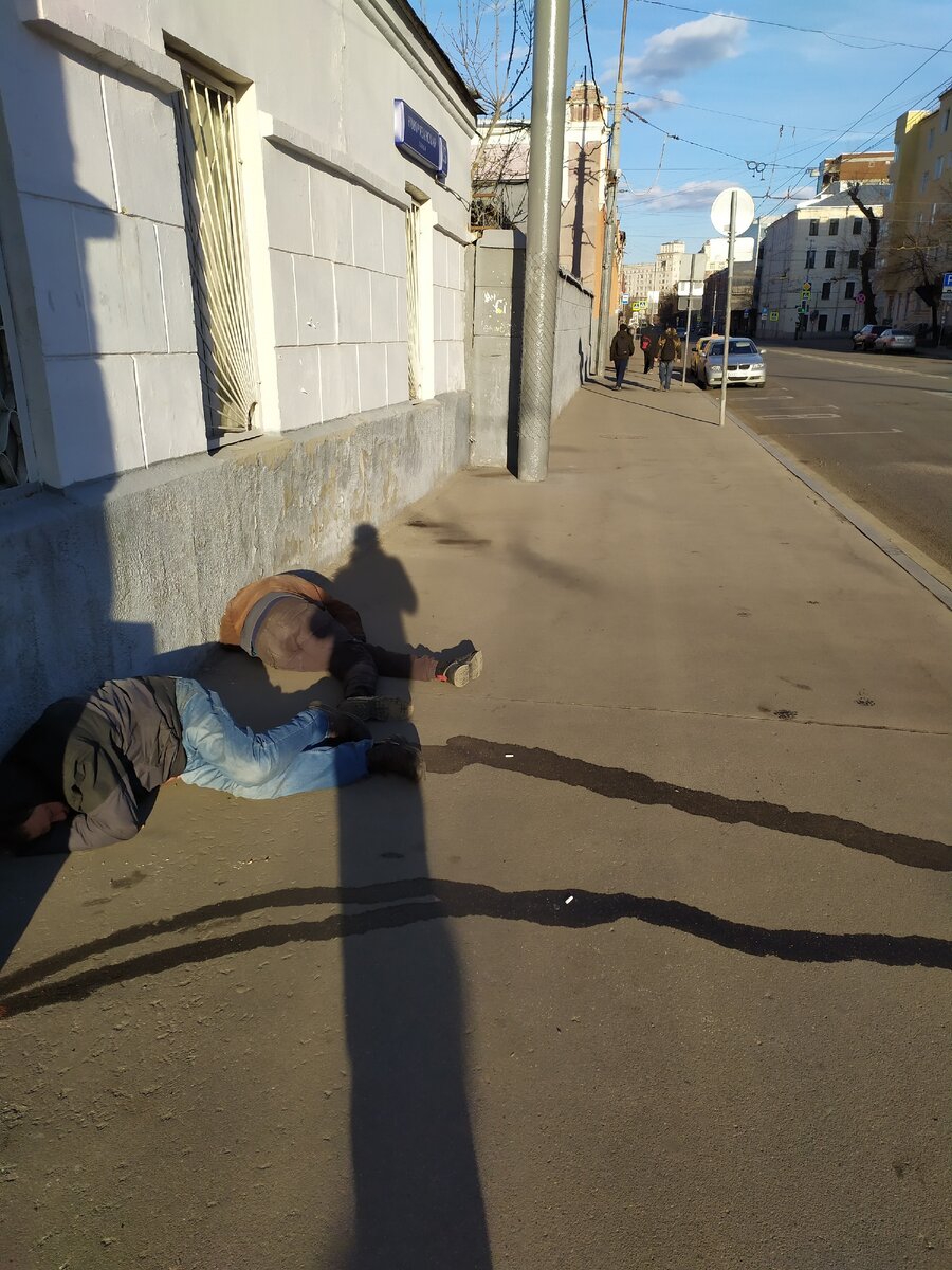 Центр Москвы. Точно не за разные и соблюдают установку Собянина. 