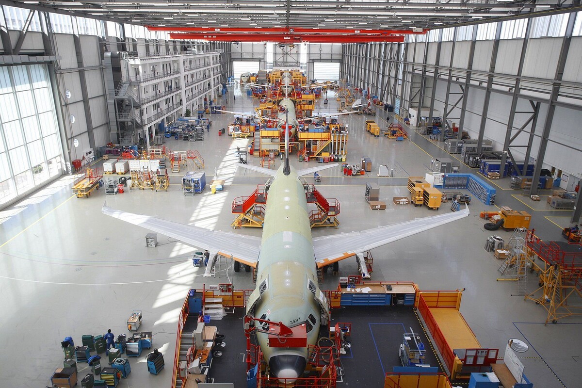 Airbus A320ceo на сборочной линии в Финкенвердере, Гамбург