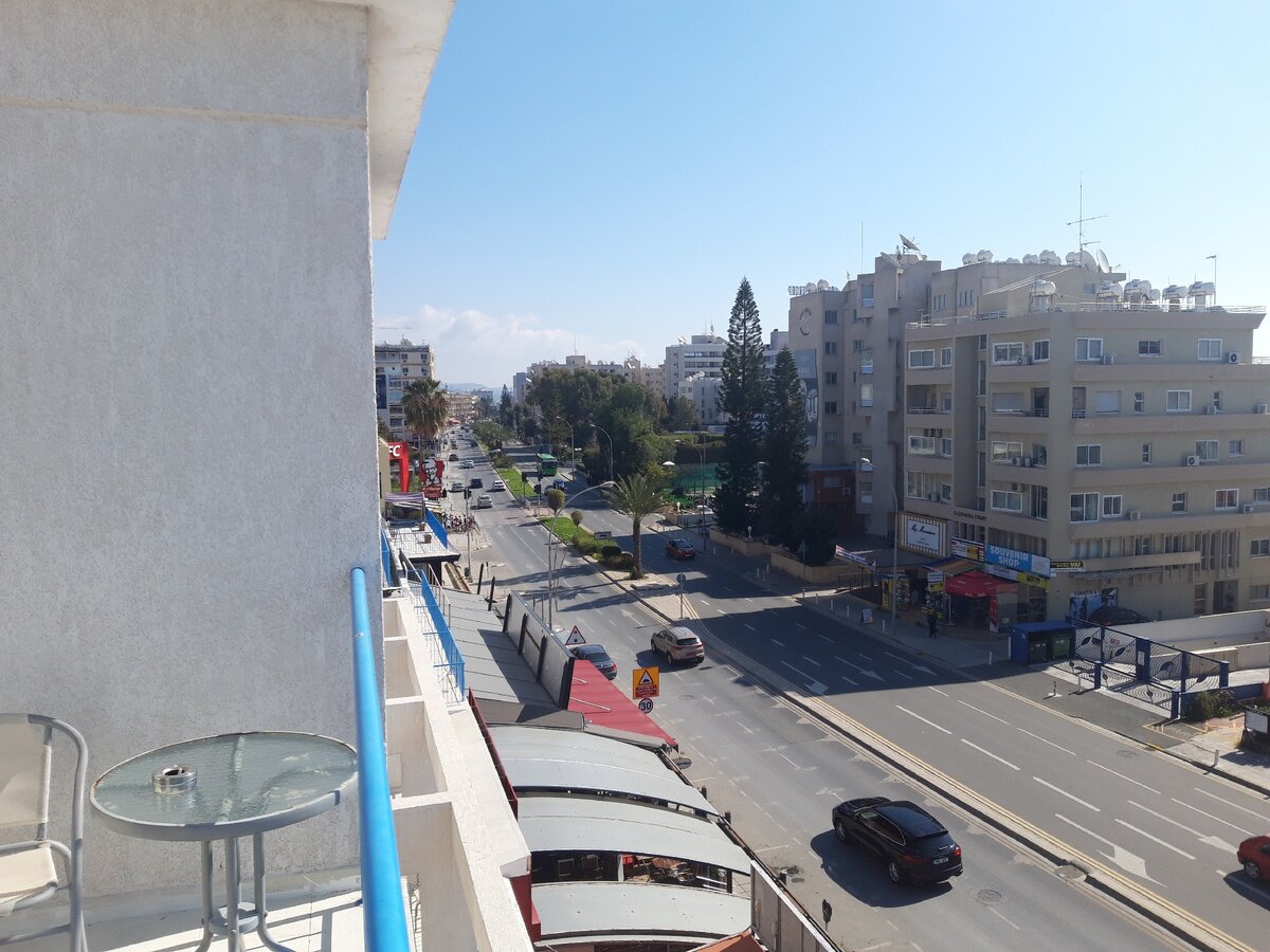 Вид с балкона апарт-отеля Cyprus for you, Лимасол