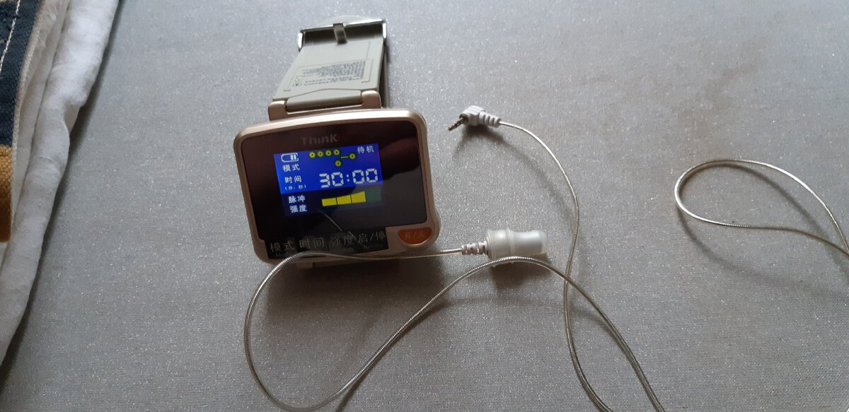 Одевается как часы, на ремешке