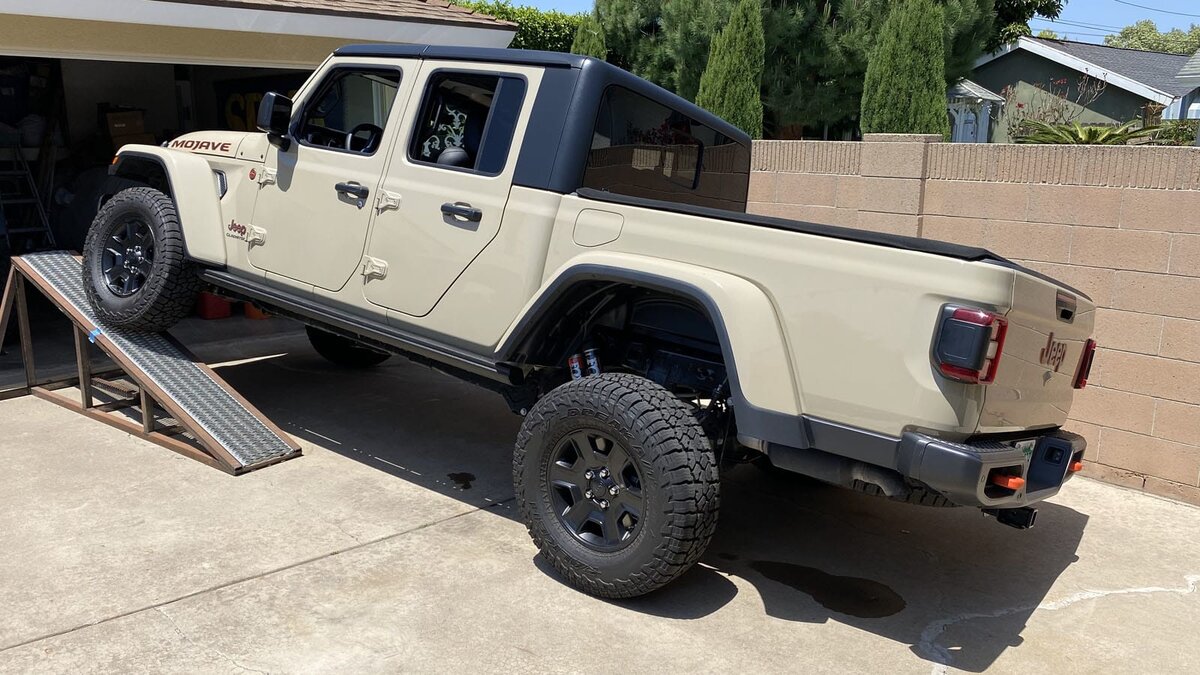 https://www.autoblog.com/2020/05/07/2020-jeep-gladiator-mojave-suspension-flex-test/