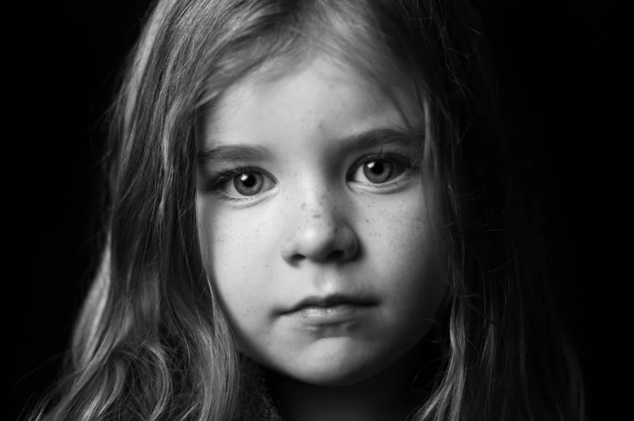 дети с цветами. мамины глаза текст. песня детские глаза. песня детские глаза. фортепиано для детей.