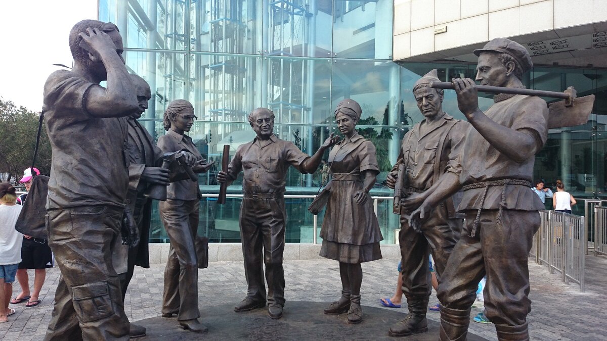 Скульптурная группа «Путь сионизма»,Тель-Авив,2014 год