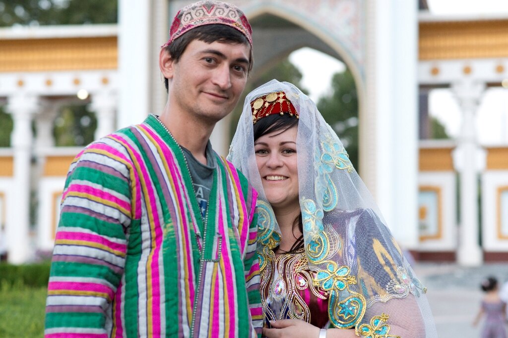 Таджикские русские открывай. Таджикистан люди. Молодежь Таджикистана. Современные таджики. Обычный таджик.