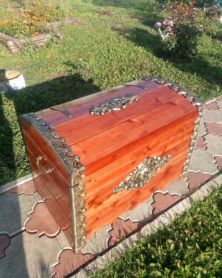 Неповторимый сундук из дерева