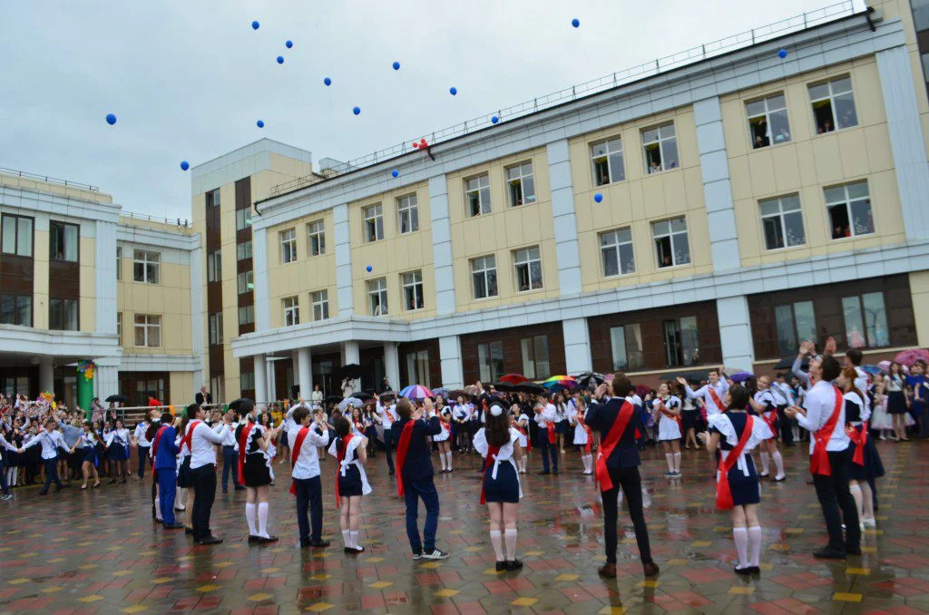 Последний звонок в школе №100 г. Сочи.