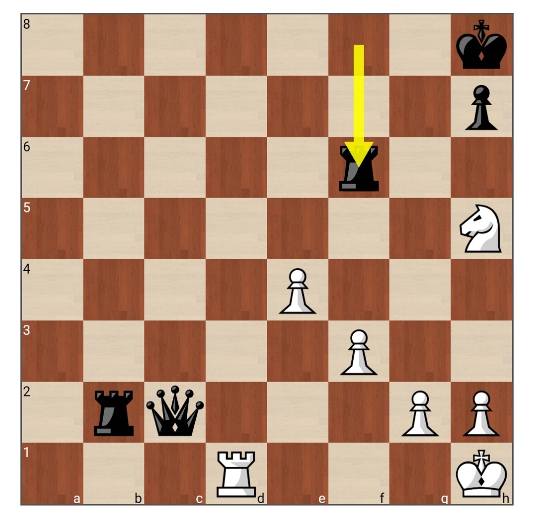 Ладья чёрных рубит принесённого в жертву ради мата ферзя