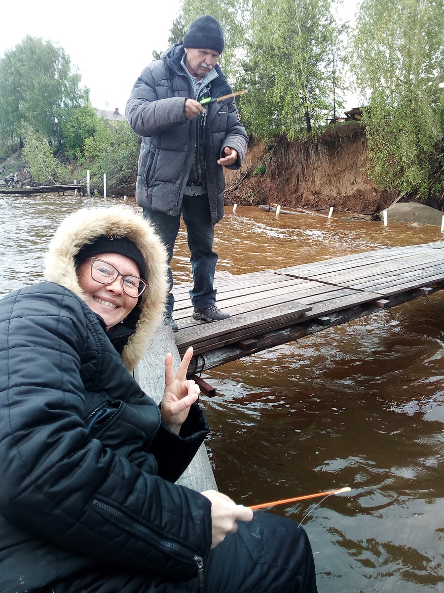 Суровая Уральская весна. Одежда тёплая, удочка зимняя :-)