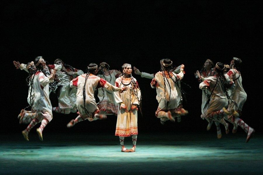 Сцена из балета "Весна священная". Фото ресурса musicseasons.org