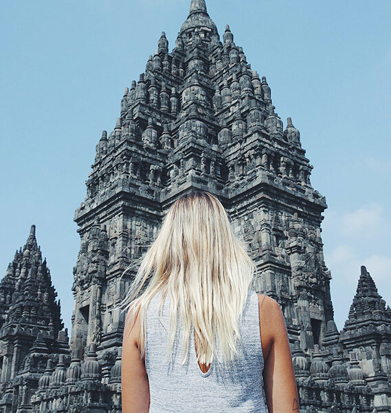 Девчонка 100% буле, но даже темноволосый иностранец со смуглой кожей автоматически - буле 