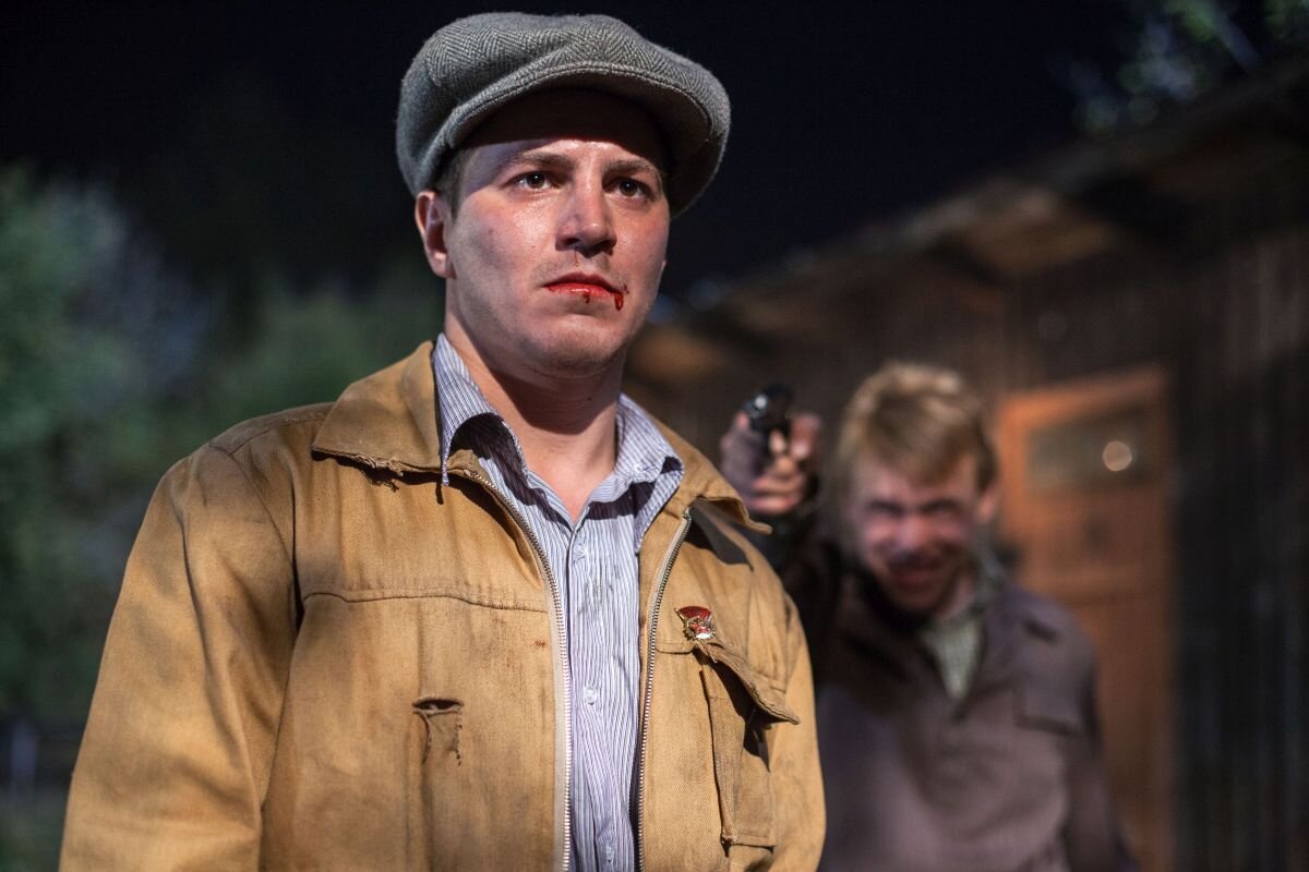 Иван Мишин (Гела Месхи) - просто оттуда, из 40-50-х,крепкий рабочий парень, сильный, прямой и честолюбивый.