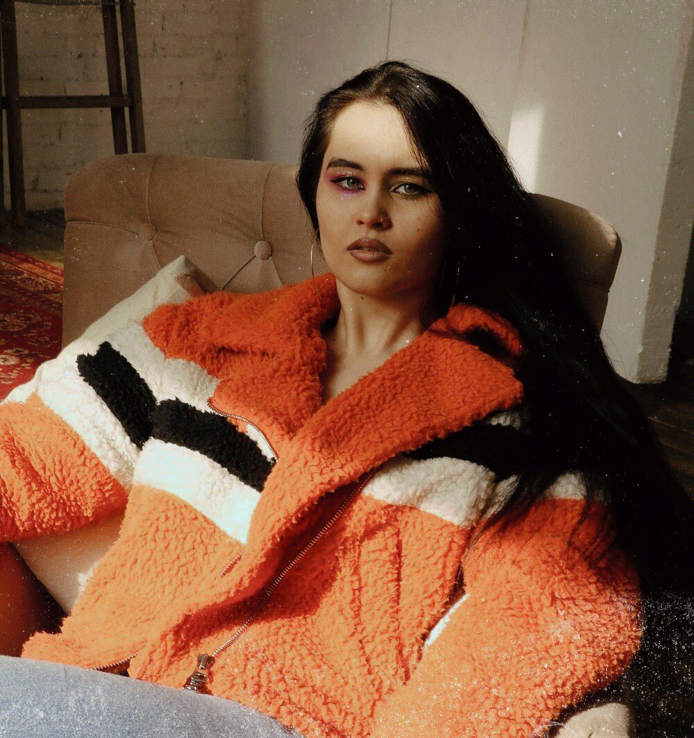 Я не живу за других людей. Пусть каждый занимается своей жизнью.