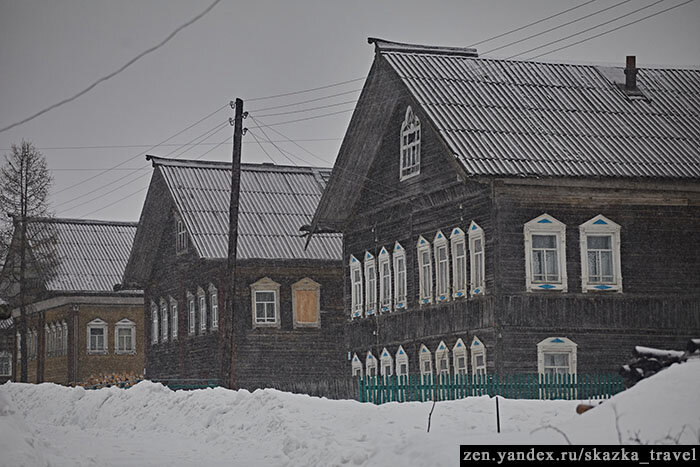 Северные избы в деревне