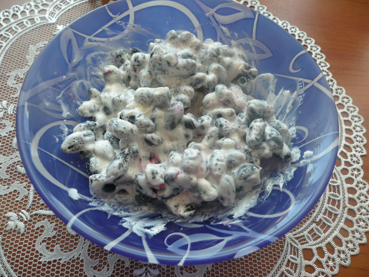 ягоды жимолости со сметаной в моем завтраке