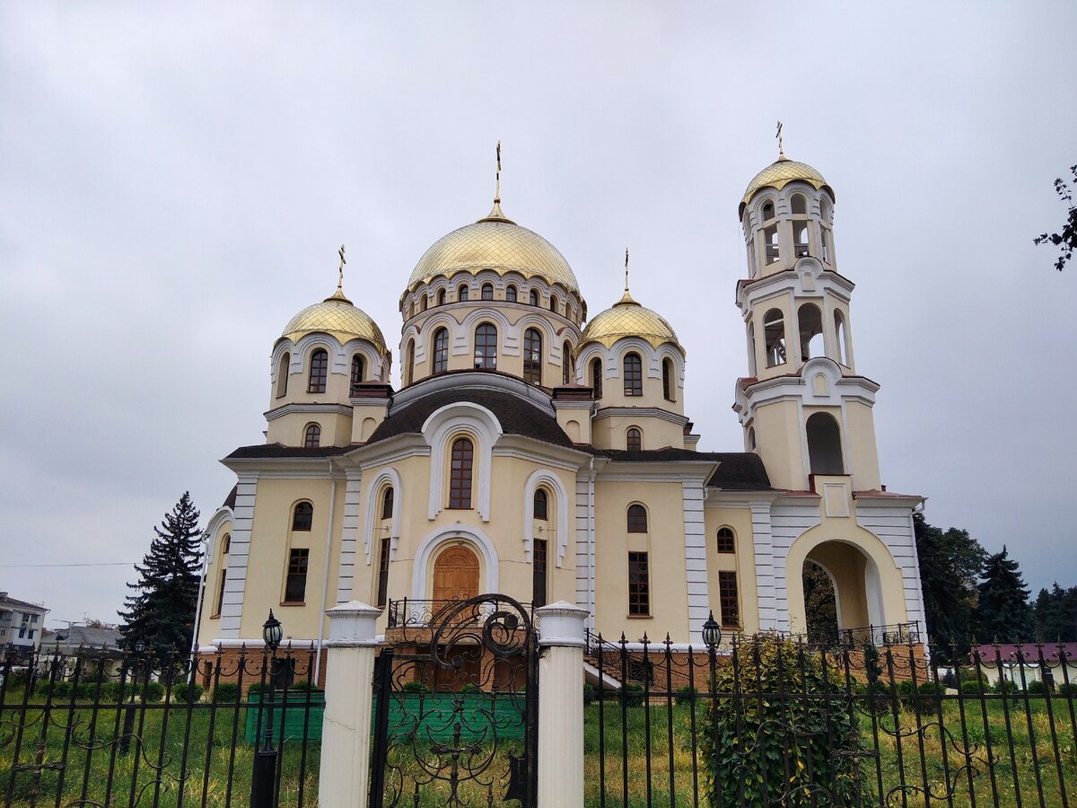 Син нальчик. Нальчик Церковь Марии Магдалины. Церковь в Нальчике на Пятигорской.