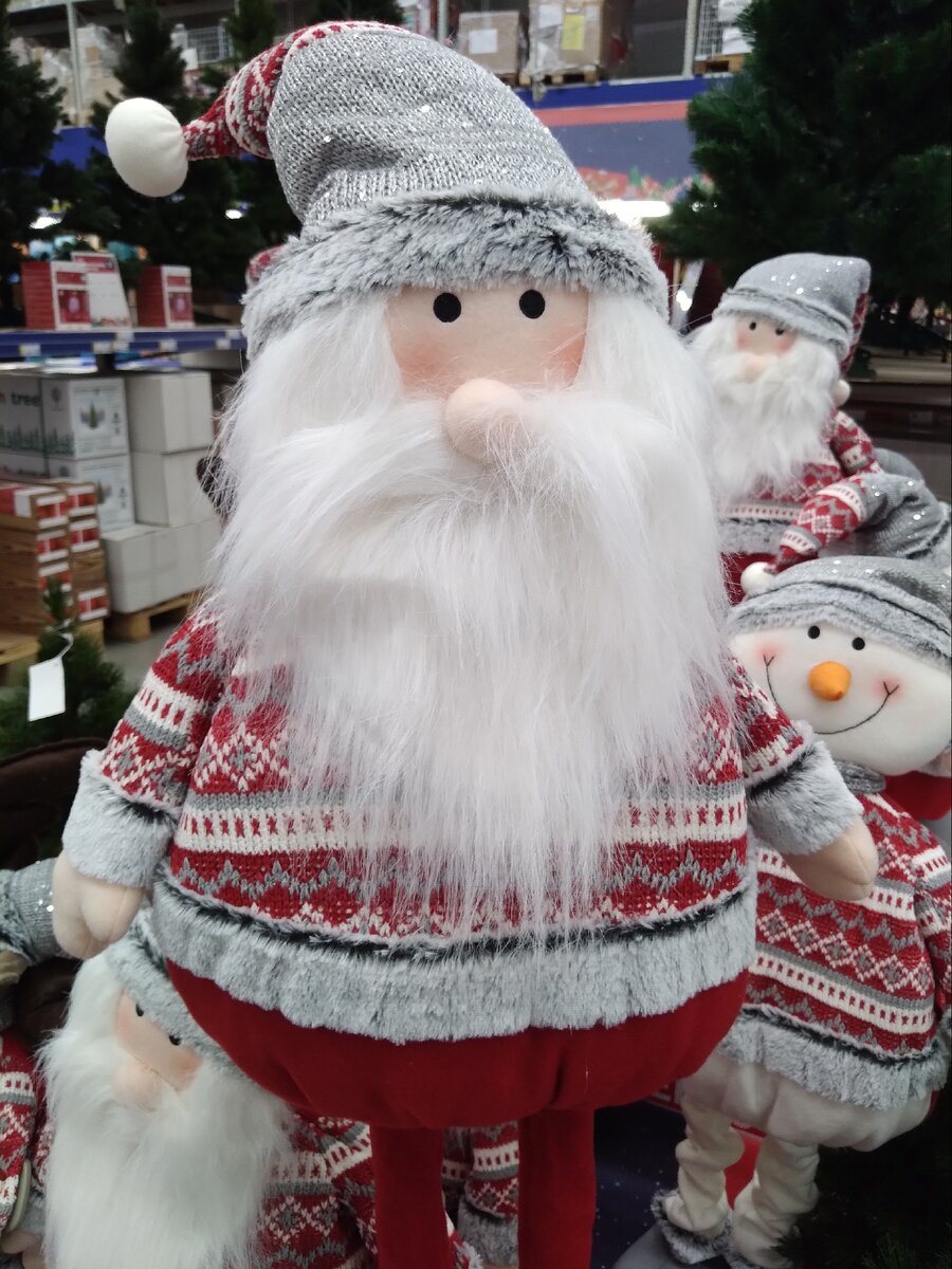 Цена такого гномика 2699 рублей.