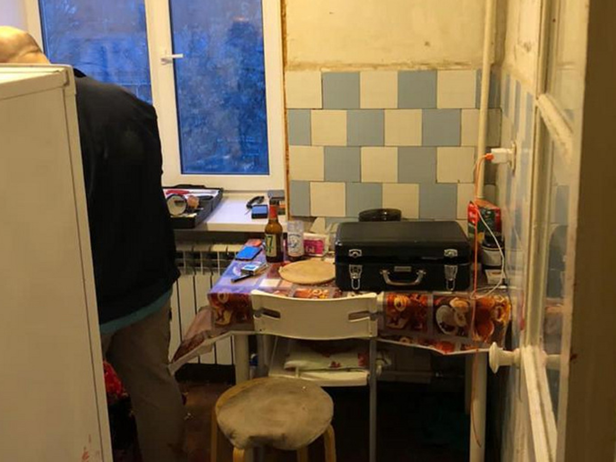 Вечеринка убийств. Кровавая бойня в Екатеринбурге 2020 на квартире. Квартира после вечеринки. Место происшествия квартира.