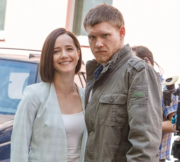 Виктор Хориняк и Ольга Лерман на съёмках сериала «Родком». Фото: пресс-служба СТС