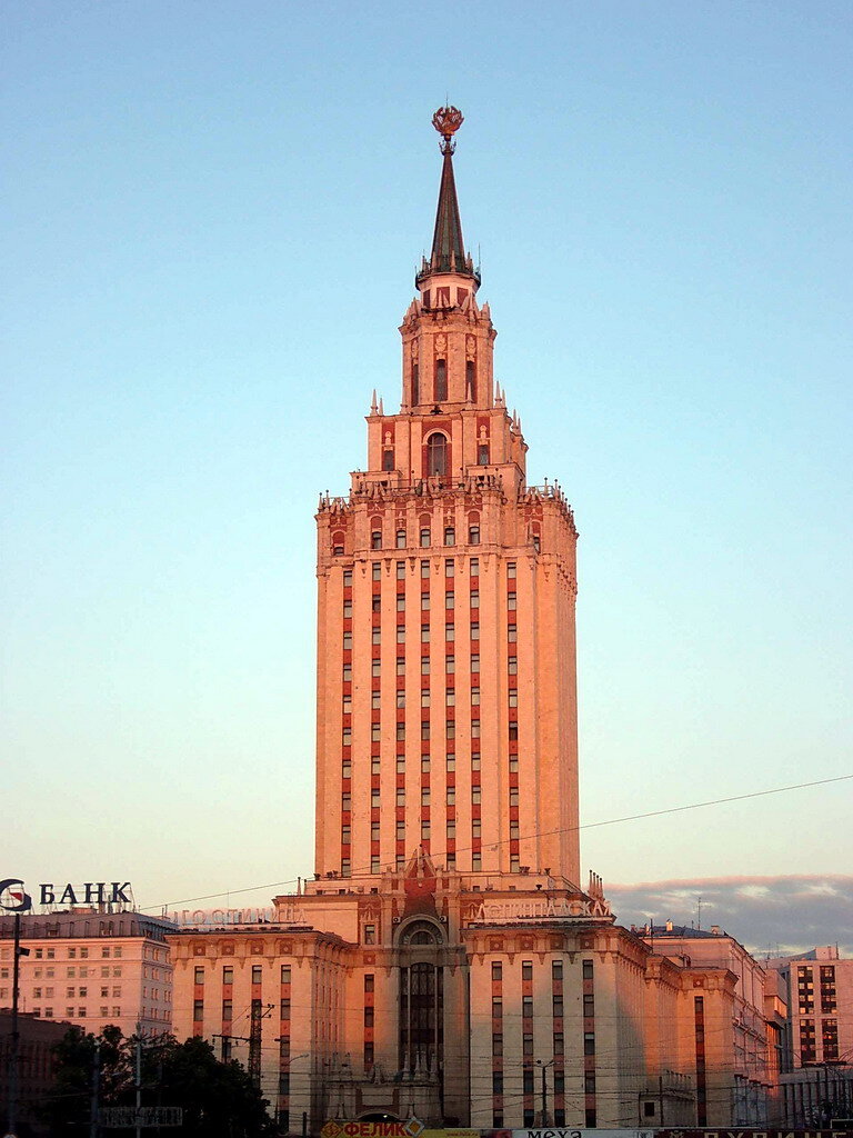 Гостиница Ленинградская Москва сталинская высотка. Гостиница Ленинград высотка. 7 Высотка гостиница Ленинградская. Сталинский Ампир гостиница Ленинградская.